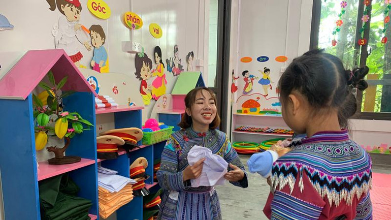 Niềm vui của trẻ em có ngôi trường mới.