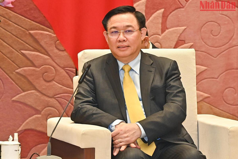 Chủ tịch Quốc hội Vương Đình Huệ phát biểu tại buổi tiếp. Chủ tịch Quốc hội Vương Đình Huệ phát biểu tại buổi tiếp.