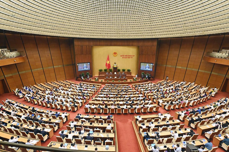 Quang cảnh Phiên chất vấn và trả lời chất vấn tại Hội trường Diên Hồng.