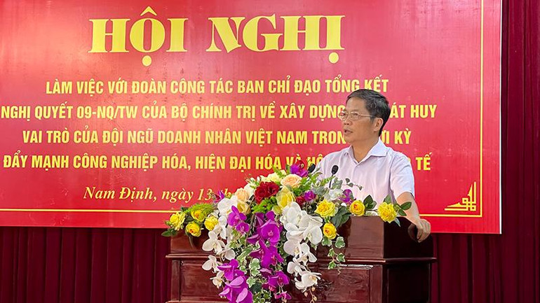 Đồng chí Trần Tuấn Anh phát biểu ý kiến tại hội nghị.