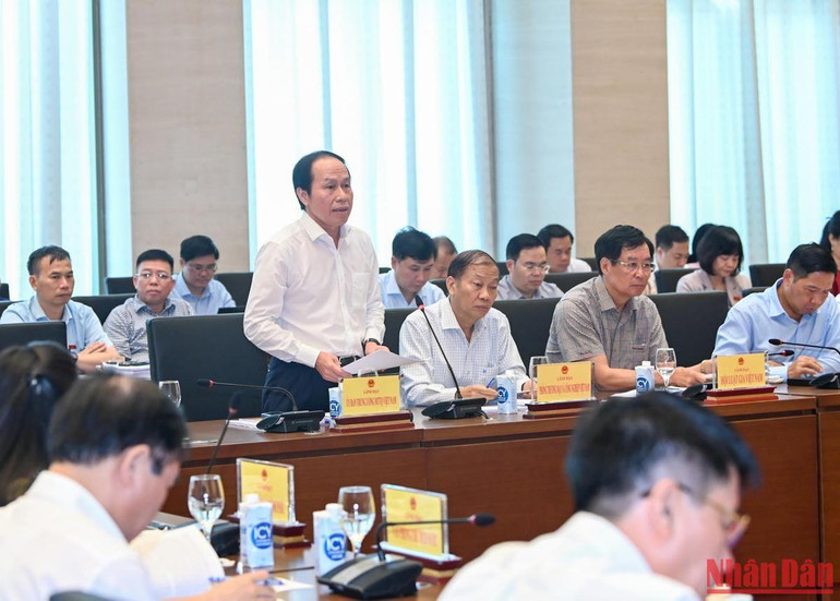 Phó Chủ tịch kiêm Tổng Thư ký Ủy ban Trung ương Mặt trận Tổ quốc Việt Nam Lê Tiến Châu phát biểu tại Hội nghị.