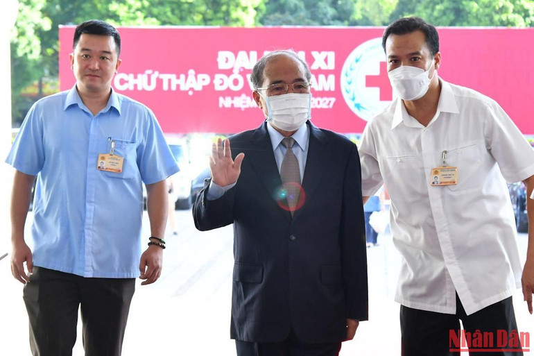 Nguyên Chủ tịch Quốc hội Nguyễn Sinh Hùng đến dự đại hội.