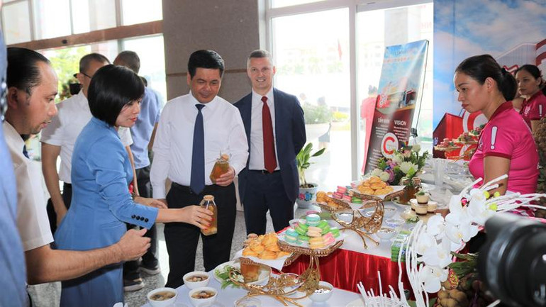 Các sản phẩm chế biến từ nhãn lồng Hưng Yên được Central Retail Việt Nam giới thiệu tại sự kiện.