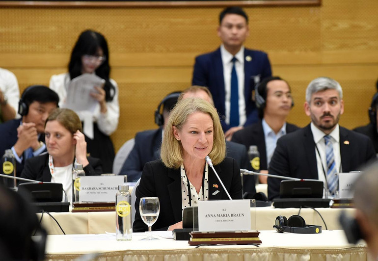 Đại diện lãnh đạo các công ty của Đức phát biểu.