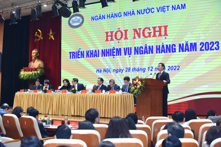 Chủ tịch Hội đồng thành viên Agribank Phạm Đức Ấn tham luận tại hội nghị.