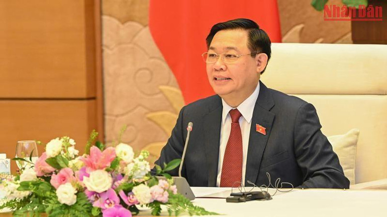 Chủ tịch Quốc hội Vương Đình Huệ phát biểu tại buổi tiếp.