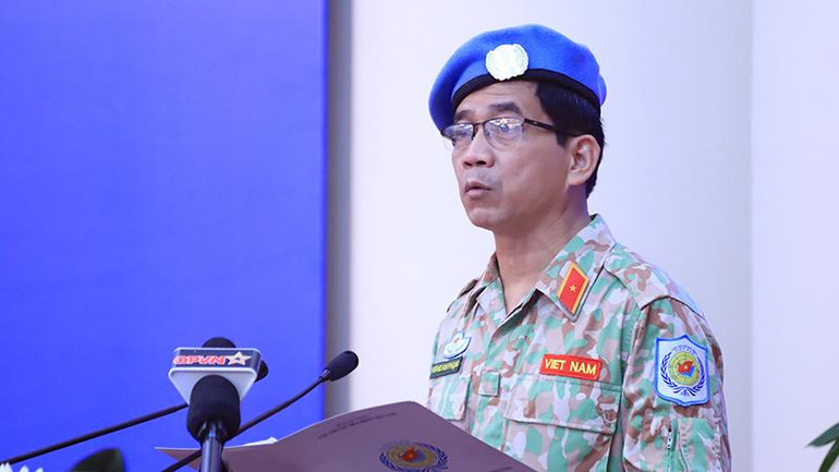 Thiếu tướng Hoàng Kim Phụng trình bày báo cáo tại hội nghị. Thiếu tướng Hoàng Kim Phụng trình bày báo cáo tại hội nghị.