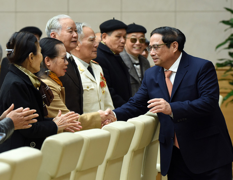 Thủ tướng Phạm Minh Chính với các nhân chứng lịch sử Công an nhân dân.