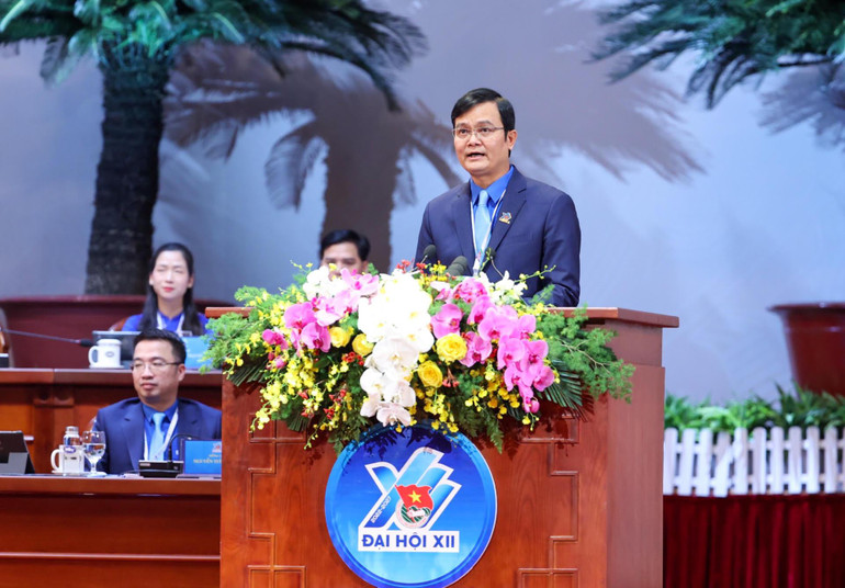 Bí thư thứ nhất Trung ương Đoàn Bùi Quang Huy trình bày Báo cáo chính trị của Ban Chấp hành Trung ương Đoàn khóa XI.