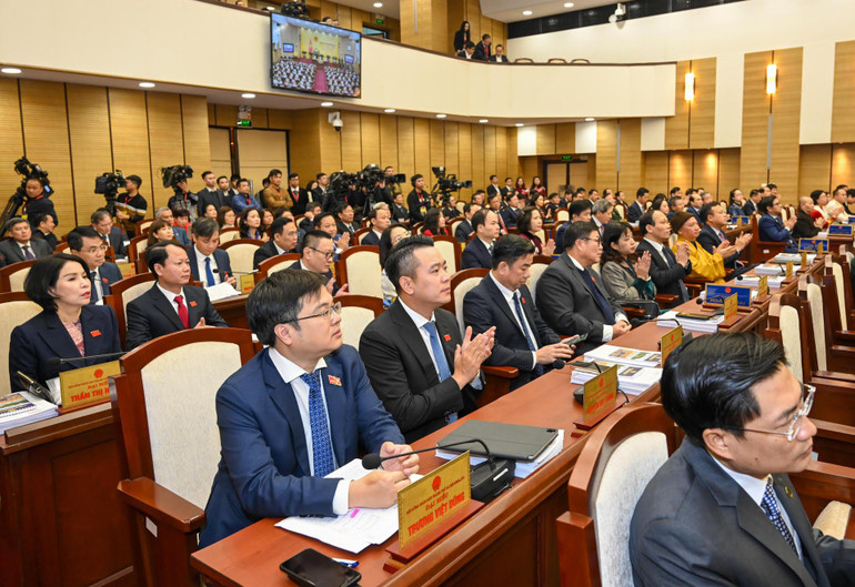 Các đại biểu Hội đồng nhân dân thành phố dự phiên họp. Các đại biểu Hội đồng nhân dân thành phố dự phiên họp.