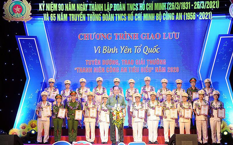Đồng chí Thượng tướng Nguyễn Văn Thành, Ủy viên Trung ương Đảng, Thứ trưởng Công an phát biểu chỉ đạo tại chương trình tuyên dương “Gương mặt trẻ Công an tiêu biểu” năm 2021 (diễn ra tháng 3/2022).