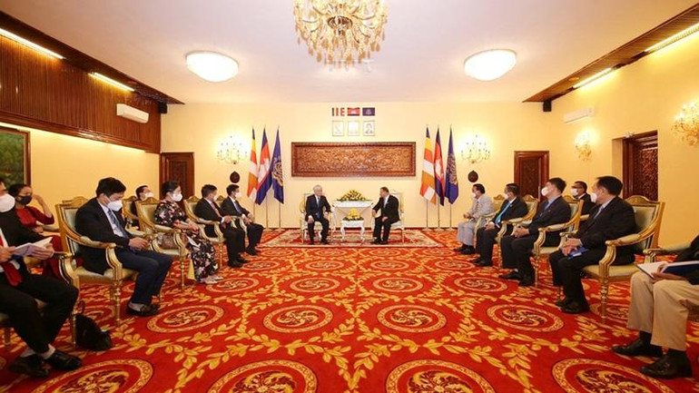 Đoàn chào xã giao Chủ tịch Thượng viện Campuchia Say Chhum.