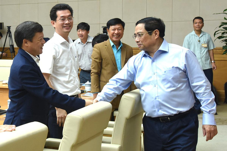 Thủ tướng Phạm Minh Chính với các đại biểu dự Hội nghị.