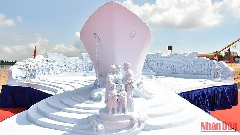 Mô hình Khu lưu niệm đồng bào, cán bộ, chiến sĩ và học sinh miền nam tập kết ra bắc.