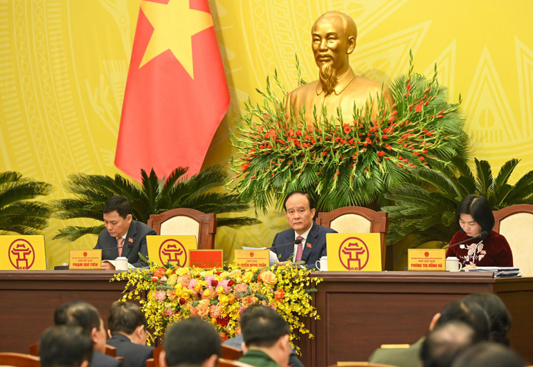 Lãnh đạo Hội đồng nhân dân thành phố chủ trì và điều hành phiên họp. Lãnh đạo Hội đồng nhân dân thành phố chủ trì và điều hành phiên họp.