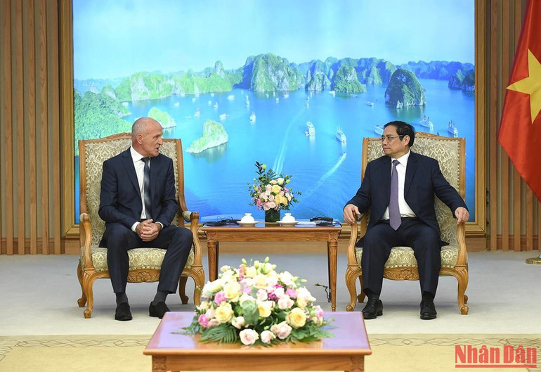 Thủ tướng Phạm Minh Chính tiếp Giám đốc Viện Nghiên cứu khoa học dược liệu và tinh dầu Liên bang Nga, Viện sĩ Viện Hàn lâm khoa học Liên bang Nga Sidelnikov Nikolai Ivanovich.