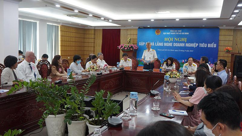 Lãnh đạo Cục Thuế Thành phố Hồ Chí Minh chia sẻ thông tin cải cách hành chính về thuế trên địa bàn thành phố. Lãnh đạo Cục Thuế Thành phố Hồ Chí Minh chia sẻ thông tin cải cách hành chính về thuế trên địa bàn thành phố.