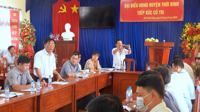 Phó Giám đốc Sở Nông nghiệp và Phát triển nông thôn Cà Mau đề xuất phía đơn vị bao tiêu tạo điều kiện chia sẻ giúp nông dân tiêu thụ lúa.