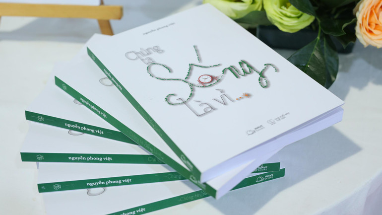 Cuốn sách mới ra mắt của Nguyễn Phong Việt. (Ảnh: PHI HÙNG)