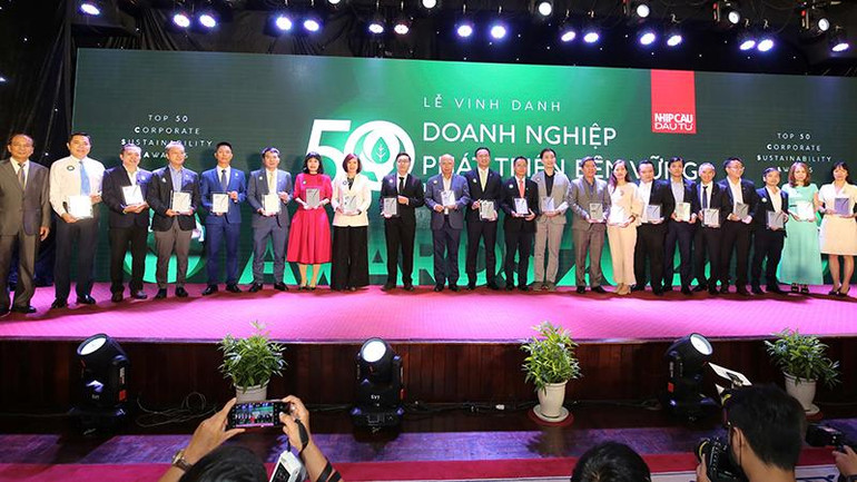 Vinamilk là 1 trong 25 doanh nghiệp niêm yết được bình chọn trong Top 50 Doanh nghiệp Phát triển Bền vững. Vinamilk là 1 trong 25 doanh nghiệp niêm yết được bình chọn trong Top 50 Doanh nghiệp Phát triển Bền vững.