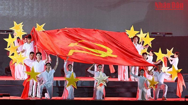 Chương trình nghệ thuật đặc sắc tại buổi lễ. (Ảnh: DUY LINH)