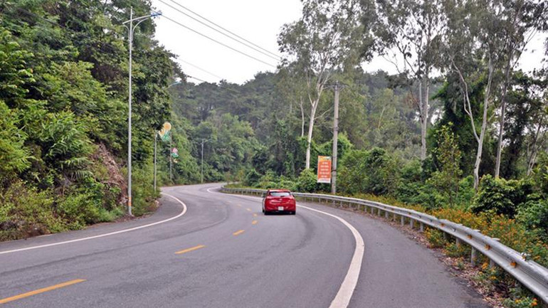 Quốc lộ 2B lên thị trấn Tam Đảo được nâng cấp, mở rộng.