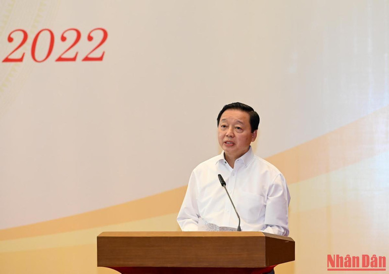 Bộ trưởng Tài nguyên và Môi trường Trần Hồng Hà tham luận tại Hội nghị.