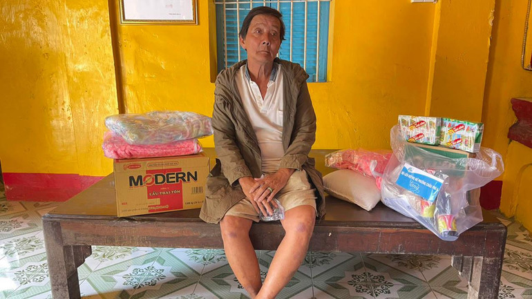 Ông Dân may mắn thoát nạn. Ông Dân may mắn thoát nạn.