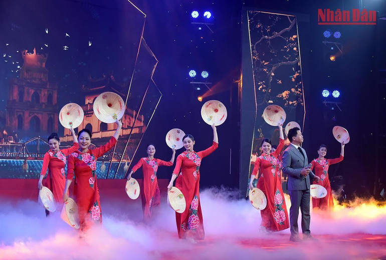 Chương trình ca múa nhạc mở đầu cho buổi lễ.