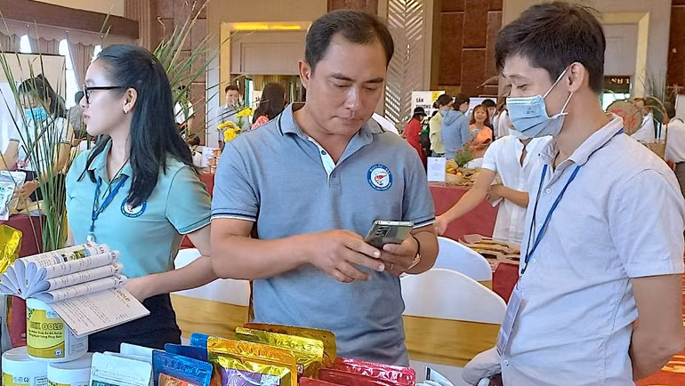 Doanh nhân, doanh nghiệp trưng bày và quảng bá sản phẩm, dịch vụ… tại CamaUP’22.