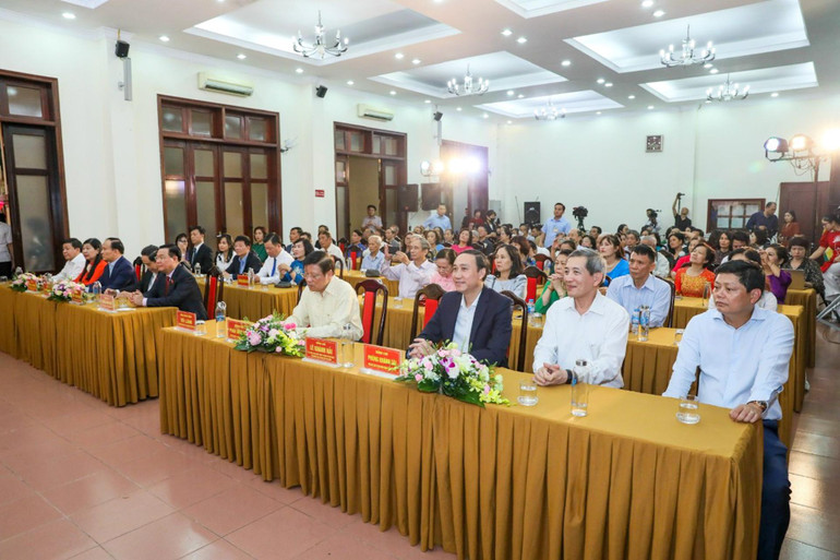 Các đại biểu dự Ngày hội Đại đoàn kết toàn dân tộc.