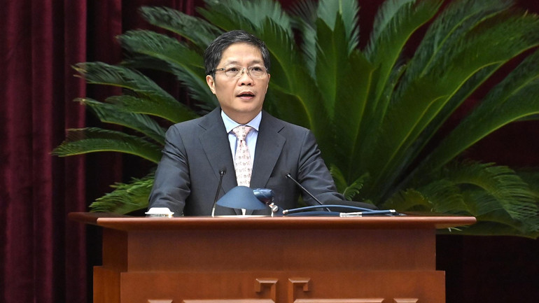 Đồng chí Trần Tuấn Anh, Ủy viên Bộ Chính trị, Trưởng Ban Kinh tế Trung ương trình bày báo cáo tại Hội nghị. (Ảnh: ĐĂNG KHOA) Đồng chí Trần Tuấn Anh, Ủy viên Bộ Chính trị, Trưởng Ban Kinh tế Trung ương trình bày báo cáo tại Hội nghị. (Ảnh: ĐĂNG KHOA)