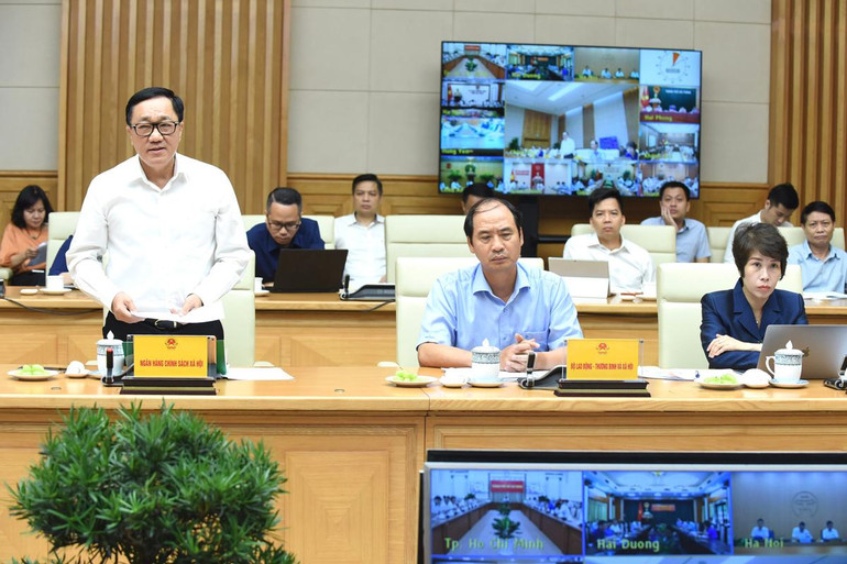 Đại diện Ngân hàng Chính sách xã hội phát biểu ý kiến tham luận.