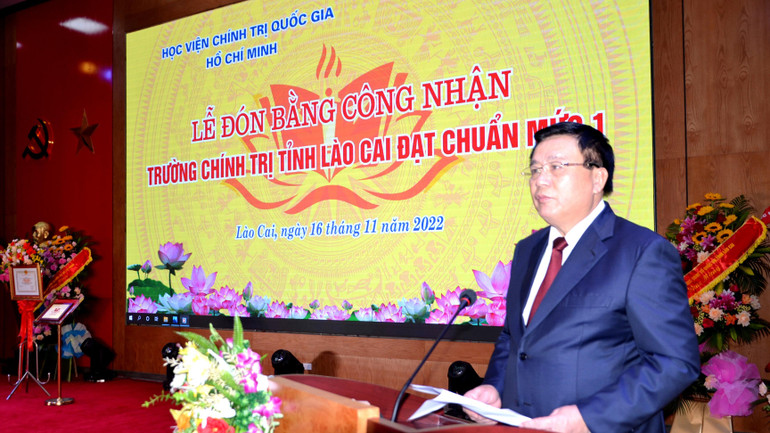 Đồng chí Nguyễn Xuân Thắng phát biểu tại Lễ công nhận Trường Chính trị tỉnh Lào Cai đạt chuẩn mức độ 1.