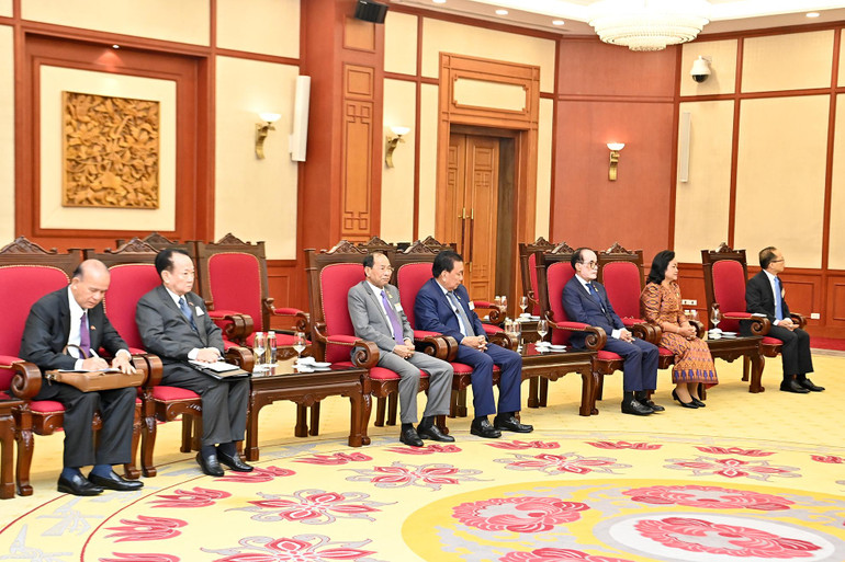 Đoàn đại biểu tháp tùng Chủ tịch Thượng viện Vương quốc Campuchia Samdech Say Chhum sang thăm chính thức Việt Nam.