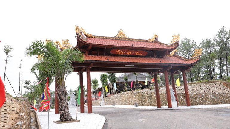 Cổng vào khu hỏa táng Phúc Lạc Viên - Đài hóa thân hoàn vũ Huế.