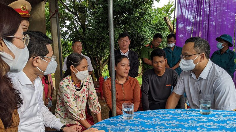 Những người tử nạn đều là lao động chính của gia đình, có cuộc sống hết sức khó khăn. Những người tử nạn đều là lao động chính của gia đình, có cuộc sống hết sức khó khăn.