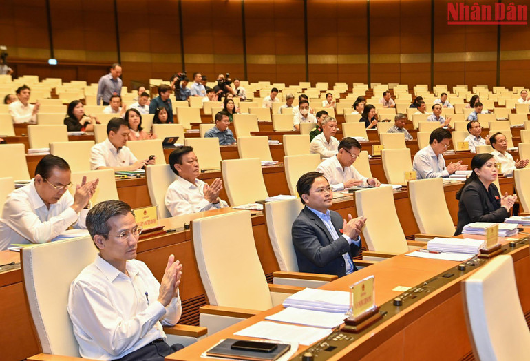 Các đại biểu dự phiên họp tại Nhà Quốc hội.