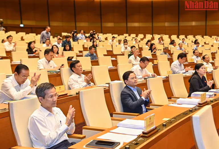 Các đại biểu dự phiên họp tại Nhà Quốc hội.