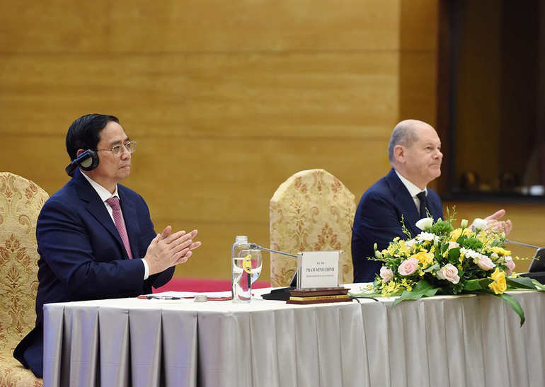 Thủ tướng Phạm Minh Chính và Thủ tướng Đức Olaf Scholz đồng chủ trì Hội nghị bàn tròn doanh nghiệp Việt Nam-Đức.