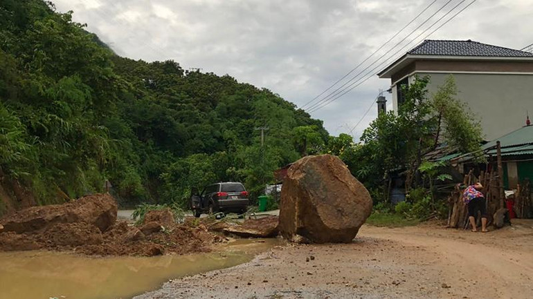 Mưa lớn đã khiến nhiều điểm bị sạt lở trên các tuyến đường trên địa bàn tỉnh Sơn La.