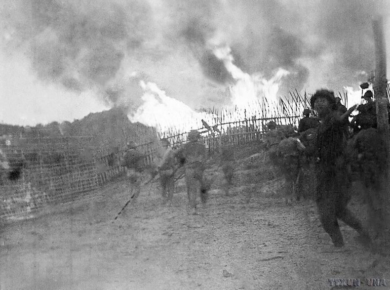 Chiến dịch Tây Bắc diễn ra theo 3 đợt, từ ngày 14/10 đến 10/12/1952. Trong ảnh: Một trong những vị trí của địch bị quân ta tấn công tiêu diệt trong đợt 1 của chiến dịch (từ ngày 14-23/10/1952). (Ảnh: TTXVN)