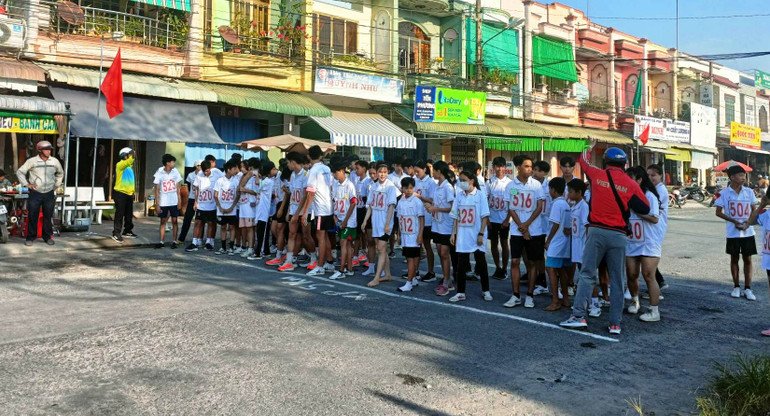 Các vận động viên chuẩn bị xuất phát. Các vận động viên chuẩn bị xuất phát.