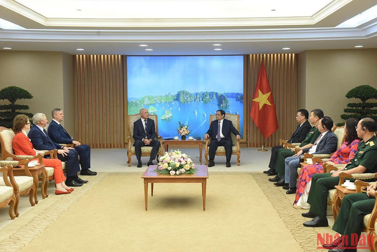 Giám đốc, Viện sĩ Sidelnikov Nikolai Ivanovich đồng tình khẳng định các nhà khoa học, các chuyên gia y tế của Liên bang Nga sẽ tiếp tục phối hợp hiệu quả, hợp tác chặt chẽ với Ban Quản lý Lăng trong việc giữ gìn thi hài Chủ tịch Hồ Chí Minh với trách nhiệm cao nhất, góp phần không ngừng tăng cường mối quan hệ hữu nghị và hợp tác truyền thống, lâu đời giữa hai đất nước, hai dân tộc, quan hệ đối tác chiến lược toàn diện Việt Nam-Nga.