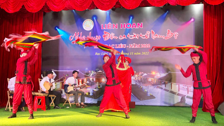 Khai mạc Liên hoan Đờn ca tài tử Nam Bộ tại Bạc Liêu. Khai mạc Liên hoan Đờn ca tài tử Nam Bộ tại Bạc Liêu.