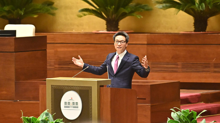 Đồng chí Vũ Đức Đam, Ủy viên Trung ương Đảng, Phó Thủ tướng Chính phủ truyền đạt chuyên đề: “Định hướng quy hoạch tổng thể quốc gia thời kỳ 2021-2030, tầm nhìn đến năm 2050”. (Ảnh: ĐĂNG KHOA)