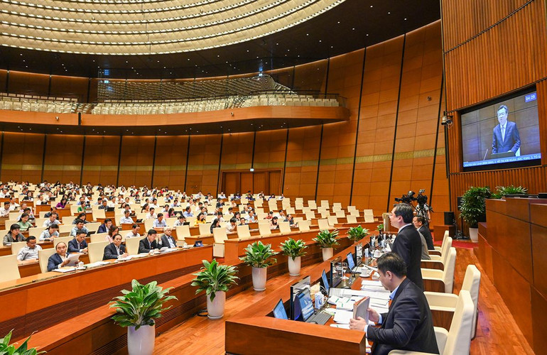 Bộ trưởng Xây dựng Nguyễn Thanh Nghị trả lời chất vấn của các đại biểu Quốc hội.