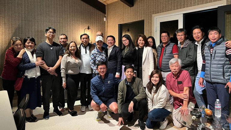 Đoàn công tác làm việc với đại diện Tổng Lãnh sự quán Việt Nam tại San Francisco và một số kiều bào. Đoàn công tác làm việc với đại diện Tổng Lãnh sự quán Việt Nam tại San Francisco và một số kiều bào.