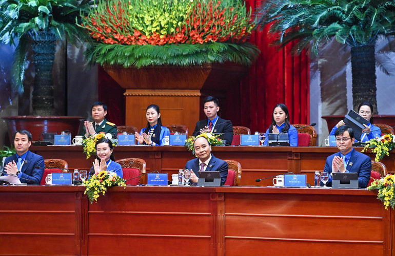 Chủ tịch nước Nguyễn Xuân Phúc tham gia Đoàn Chủ tịch đại hội.