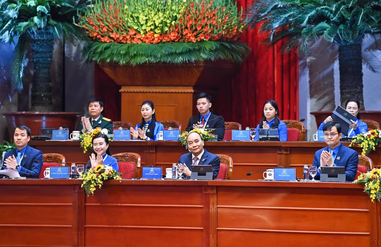 Chủ tịch nước Nguyễn Xuân Phúc tham gia Đoàn Chủ tịch đại hội. Chủ tịch nước Nguyễn Xuân Phúc tham gia Đoàn Chủ tịch đại hội.